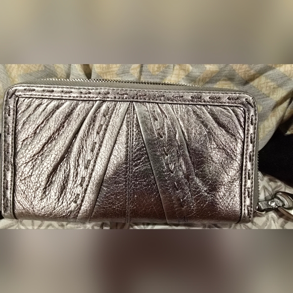 B. Makowsky Metallic Silver Wristlet - Picture 1 of 5